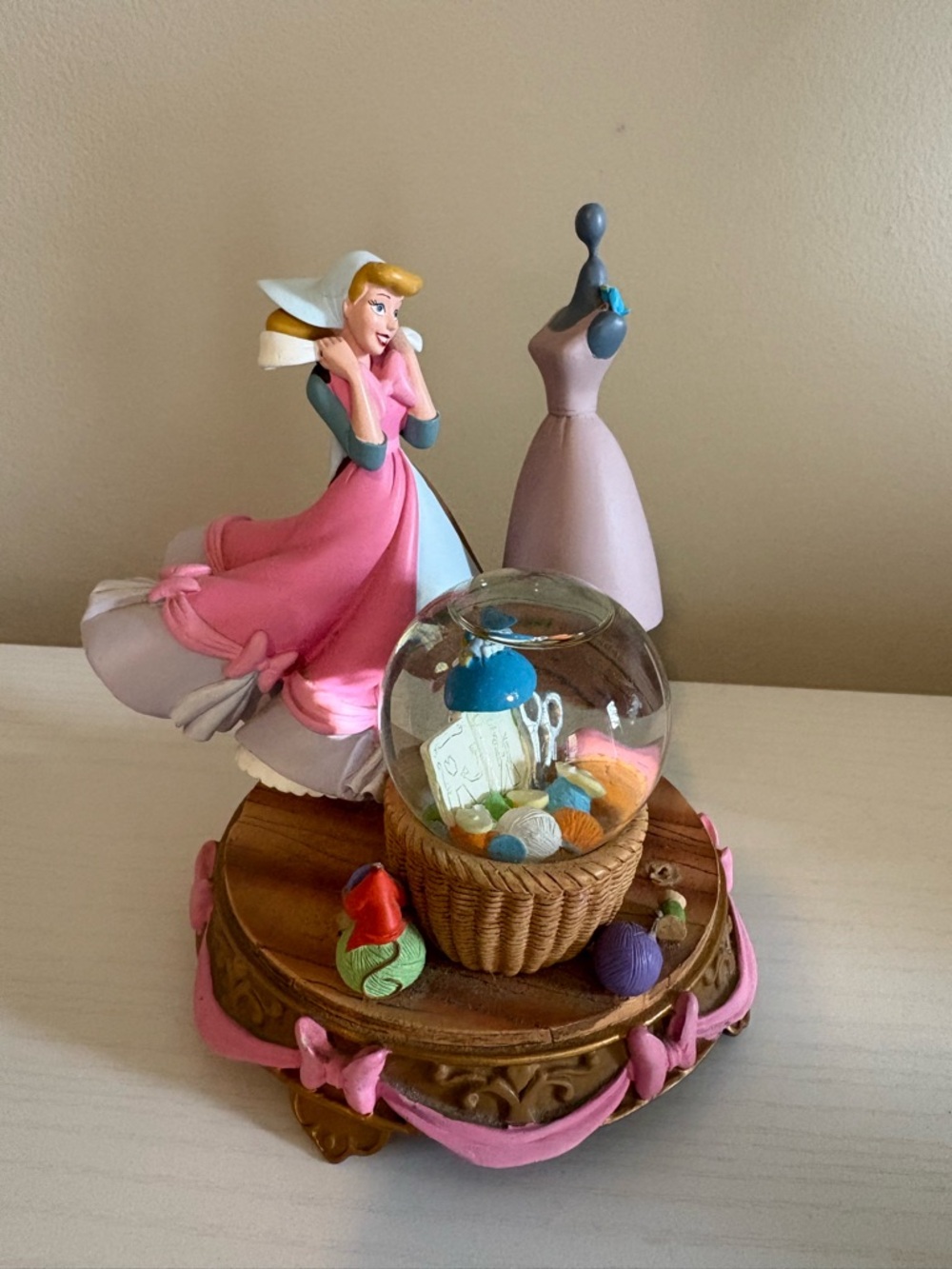 Disney Store Cinderella Dressmaking Snow Globe Figurine Q41165 Disney Franchise
